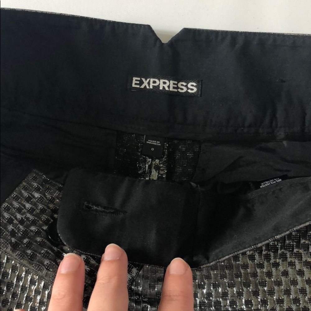 Express Shorts - Picture 3 of 4